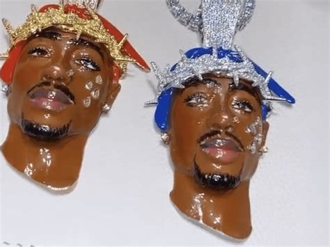 Video See Drakes New Twin Jesus Pieces Honoring Tupac Shakur Eurweb