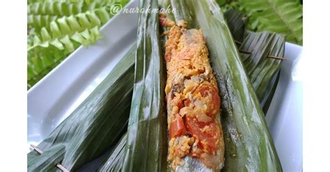 The pressure cooking also help the spices to seep into the flesh of milkfish perfectly. Resep Pepes Daun Singkong Dan Pindang - Pepes Pindang ...
