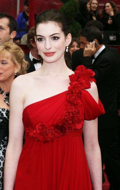 Anne Hathaway Reveals Stylish New Short Haircut Sheknows