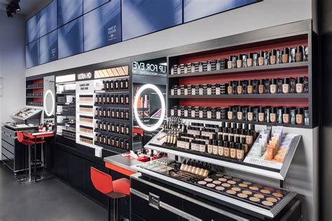 Make Up For Ever Global Flagship On Behance Showroom Design Shop