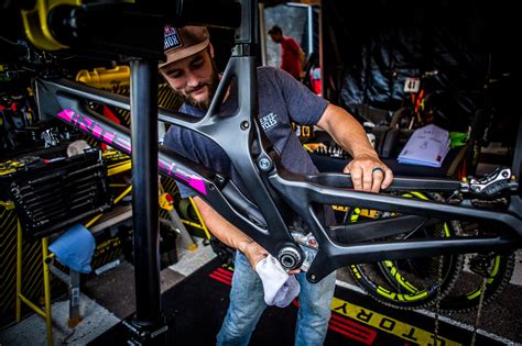 Chappy Cleaning Up The Intense Carbon 29er Dh Bike Pit Bits Val Di
