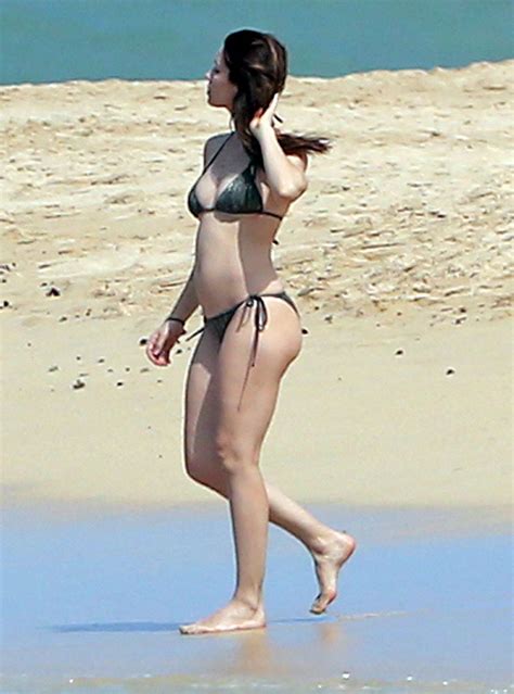 Jessica Biel In A Bikini On A Beach In Maui September Celebmafia