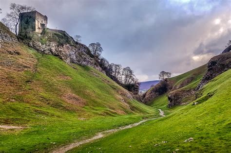 Online listing of derbyshire dales country walks. Cave Dale Walk, Rugged and Scenic - Castleton, Peak ...