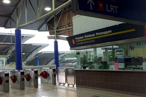 The ampang lrt extension would cover 17.7km, and start from the sri petaling station, passing through areas like bukit oug, the bukit jalil. Sri Petaling LRT Station - klia2.info