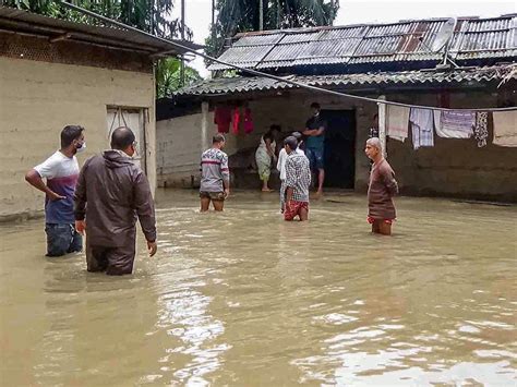 Assam Flood Brahmaputra River Water Continues To Rise Imd Predicts Heavy Rainfall 195 Lakh