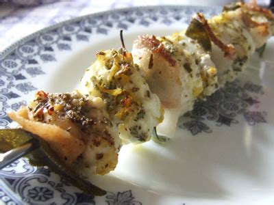 Disporre le fette di coda di rospo (alte 1/2 cm. stella di sale: Spiedini di coda di rospo con lardo di ...