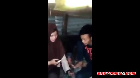 Indonesian Ngintip Jilbaber Grepe Dan Ciuman Eporner