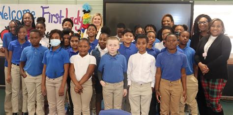First Lady Reeves Visits Crestwood Elementary