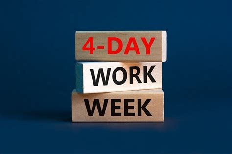 Three Blocks With The Words 4 Day Work Week Written On Them In Red
