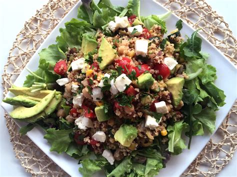 Pratica, veloce e saporita.una pietanza leggera e gustosa da accompagnare con crostini di pane. Ricetta Insalata di Quinoa con Avocado e Ceci - Sfiziosa ...