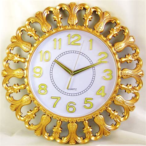 Lo ideal es colgar el reloj en en una cocina de esencia rústica, quedará genial un modelo de chapa metálica, sin marco y con efecto envejecido, ideal para apoyar en la pared sobre. Reloj De Pared Color Oro, 50cm x 50cm - EstiloVIP