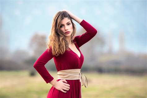 Download Red Dress Brown Eyes Blur Brunette Woman Model Hd Wallpaper