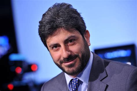Il neo presidente della camera dei deputati roberto fico è arrivato questa mattina a roma da napoli in frecciarossa. Roberto Fico rifiuta l'invito di Giorgio Squinzi: "Non ...