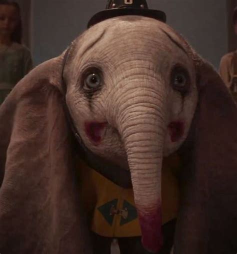 Dumbo Lelefantino Vola In Uno Sneak Peek Dal Film Di Tim Burton