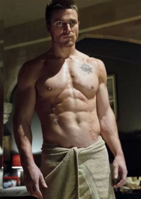 Arrow Hunk Actor Stephen Amell Super Sexy Pictures Shirtless Pics