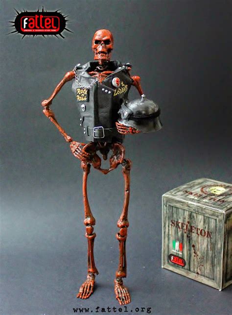 Action figure skeleton by Fattel: the skeleton of the Lozaus1 street thug