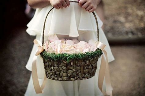 25 Lovely Flower Girl Basket Ideas 4 Weddingomania Diy Flower Girl