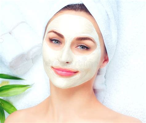Spa Woman Applying Facial Mask Stock Image Image Of Clay Beauty