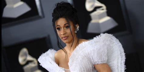 Cardi B Looks Like A Friggin Angel On The Grammys Red Carpet Right Now