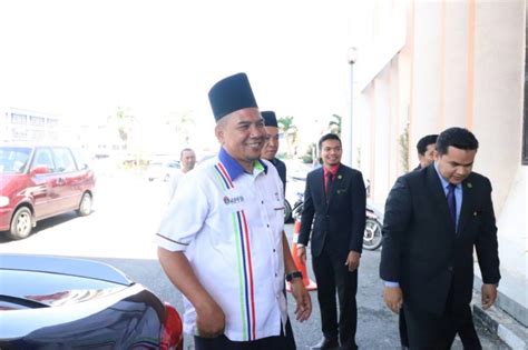 Analisis kutipan zakat pendapatan di negeri kedah bagi tahun 2012. Majlis Penyampaian Zakat Perniagaan Bagi Negeri Kedah