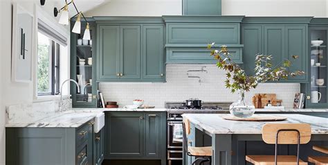 There are many kitchen color ideas to use to spice things up the kitchen. Kitchen Cabinet Paint Colors for 2020 - Stylish Kitchen ...