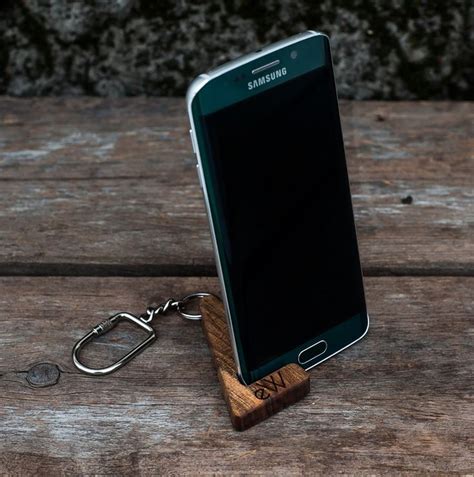 Wooden Keychain Pendant Ipad Iphone Smartphone Stand Cell Phone Station