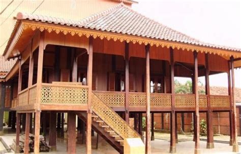 Setiap rumah adat mempunyai bentuknya yang unik dan berbeda. 5 Rumah Adat Lampung Serta Penjelasannya - Tambah Pinter