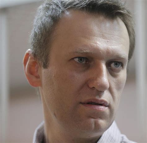 In einem auf seiner homepage veröffentlichten brief schrieb er. „Haut ab"-Rufe: Kosaken attackieren Putin-Kritiker Nawalny ...