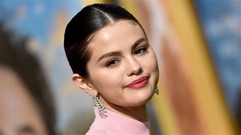 Selena Gomez Debuted A Wavy Bob Teen Vogue