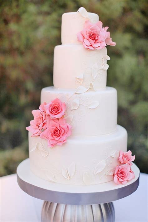 27 Pretty Pink Wedding Cakes We Adore