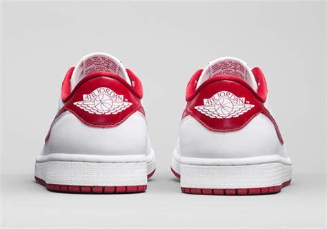 Amongst this, a white leather upper is complimented by a perforated toe box and features nike air branding on the nylon tongue and the iconic air jordan logo. Air Jordan 1 Retro Low OG White/ Varsity Red - Official ...