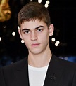 Hero Fiennes-Tiffin | Dublapédia | Fandom