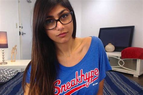 mia khalifa sorprende al presumir su escultural cuerpo