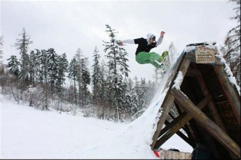 Kapka alkoholu, štědrá dávka cukru a kopec tučné šlehačky vám zaručeně spraví náladu. Ski areál Vaňkův kopec - sjezdovky, sníh, počasí ...