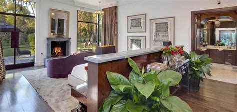 Actor Jeremy Renners Latest Flip In Los Angeles On The Market For 24