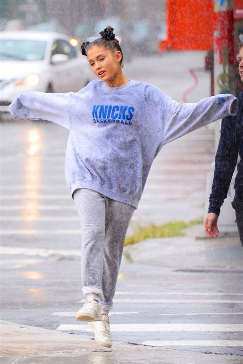 Ariana Grande Skips Around In The Rain Plus John Mayer Rachel Mcadams And More Rainy Day
