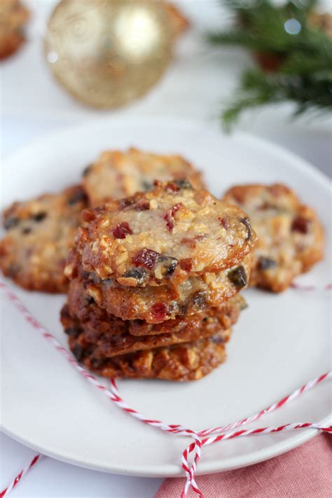 Chewy chocolatey maple oatmeal cookies! Czech Walnut Wreath Cookies / Rediscovering Holiday Walnut Cookies Kitchen Epiphanies / Some of ...