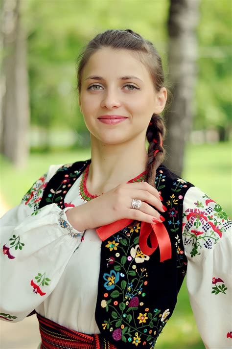 Pin By Marina Molnar On Ukrainian Folk Costume Women European Women
