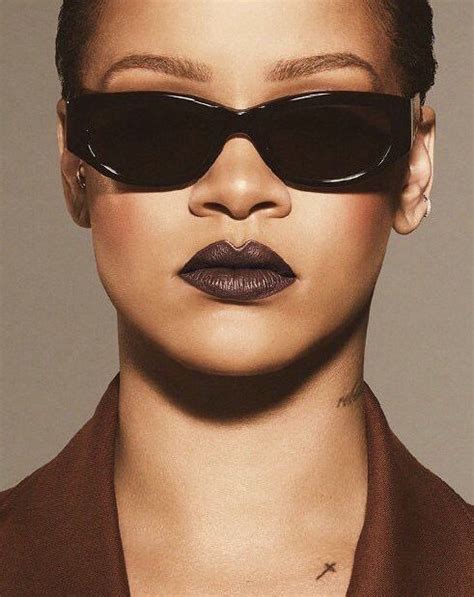 Pin By Dejah On Makeup Rihanna Rihanna Photos Square Sunglasses Women