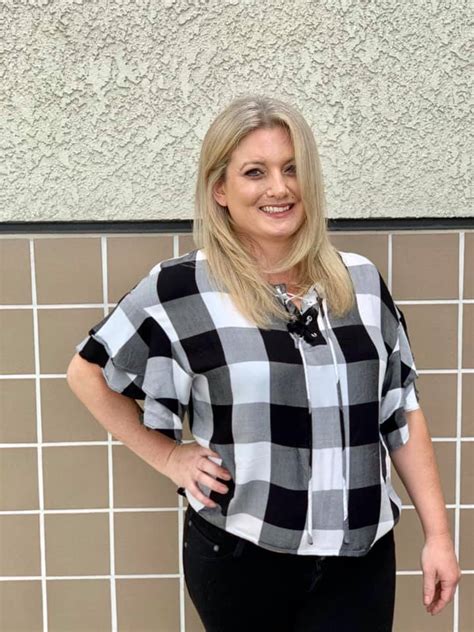 Prep yourself for bikini season with a painless hair removal service, such as waxing. Facebook fam, say hi to Lauren! 👋🏻 This... - Brockway Hair ...