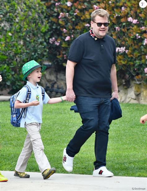 James Corden Se Balade Avec Son Fils Max à Santa Monica Le 17 Mars 2017 Purepeople