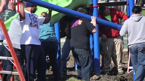 Volunteers Build A Playground Youtube