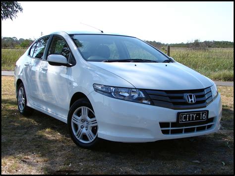 Honda sells its cars in chennai through a comprehensive network of dealers spread across the city. Honda City car rental rate in chennai