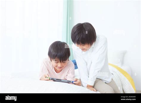 Japanese Kids Playing Games At Home Stock Photo Alamy