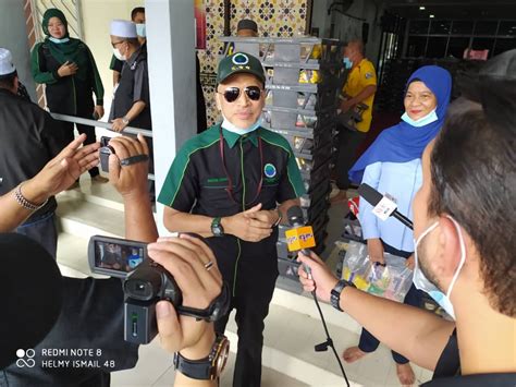 Ketua aktivis persatuan pengguna islam malaysia (ppim), yusuf azmi akhirnya 'hilang sabar' dalam pertemuan bersama umar. Blog Rasmi PPIM: 5919) PENYERAHAN BANTUAN MAKANAN UNTUK ...