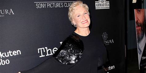 Glenn Close Plays Dead On The Red Carpet For Her New Film ‘the Wife
