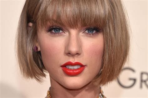 Taylor Swift Dyes Hair Platinum Again Teen Vogue