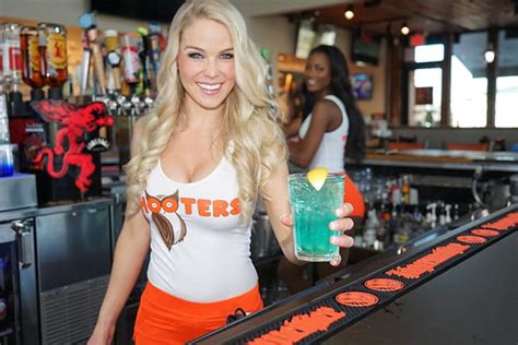 Reasons To Franchise With Hooters
