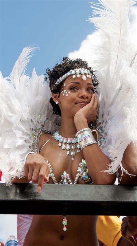 Pin By Deborah Frazier On Ri Ri Rihanna Carnival Carnival Outfits