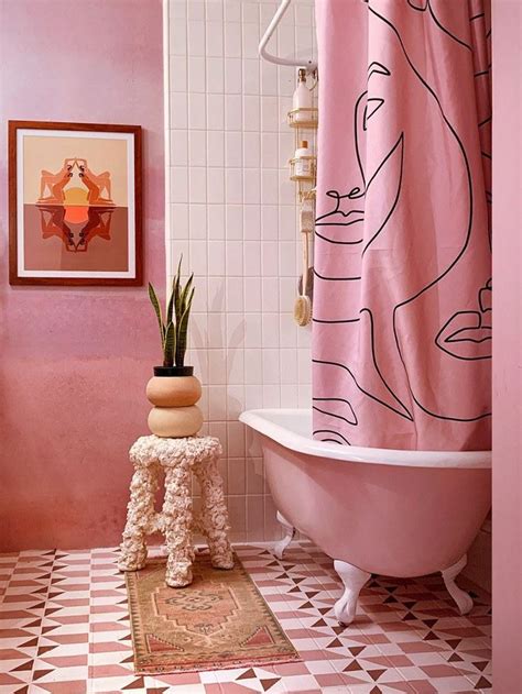 These Arent Your Typical S Pink Tiled Bathrooms Painting Bathroom Tiles Retro Bathrooms